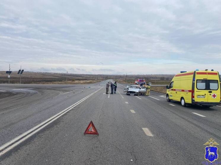 В Самарской области пассажир пострадала при столкновении легковушки с грузовиком