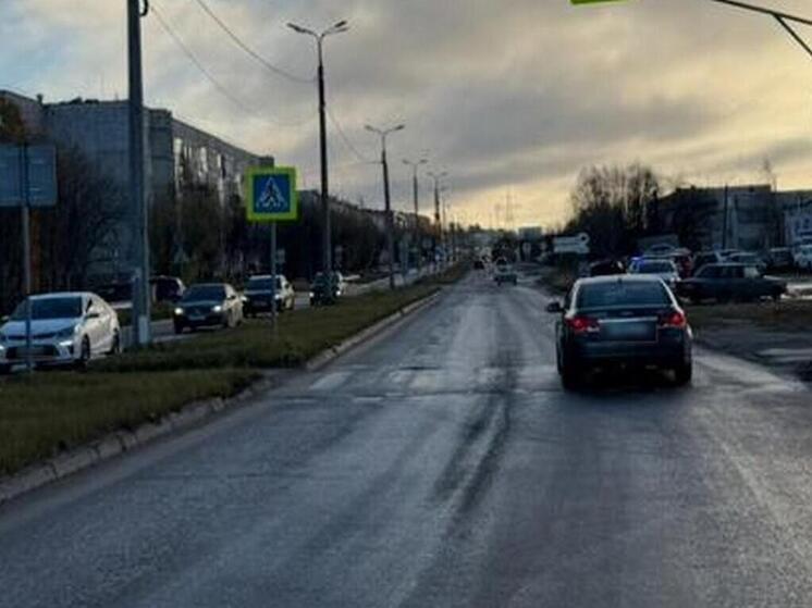 В Апатитах 19-летняя девушка пострадала под колесами ВАЗа
