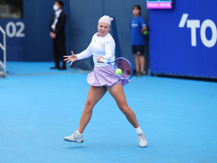 19-я ракетка мира, российская теннисистка Диана Шнайдер в первом круге хардового турнира категории WTA-500 в Токио одержала победу над украинкой Даяной Ястремской со счётом 2-0 (6:3, 6:1). В дальнейшей сетке соревнований в Японии складывается весьма интересная ситуация. Но большой вопрос: сможет ли россиянка каким-то образом помочь своей напарнице по серебряному финалу Олимпиады-2024 Мирре Андреевой, которая в ответственный момент пропускает турнир?