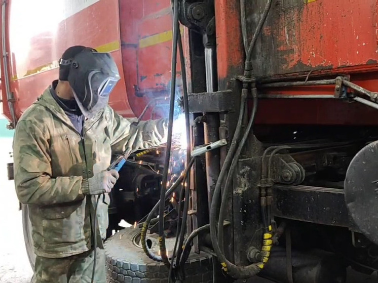 Хабаровские мусоровозы готовят к дальневосточным снегопадам