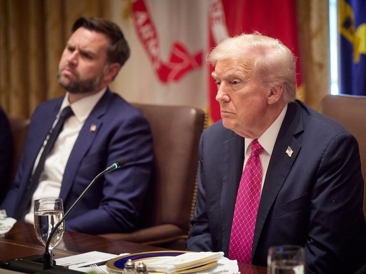 Политолог Блохин: команду Трампа ненавидит часть американского истеблишмента