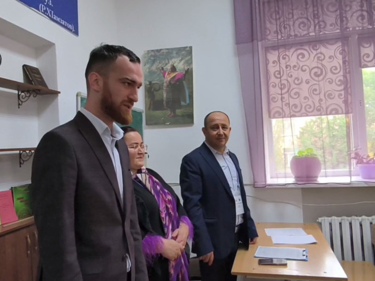Глава Миннаца Дагестана написал диктант на родном кумыкском языке