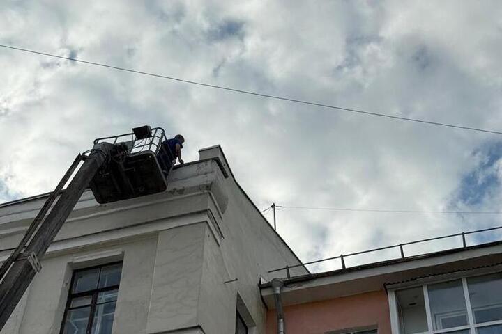 На территории Псковского гарнизона проведены работы по подготовке объектов казарменно-жилищного фонда к зимнему отопительному периоду 2025-2026 годов