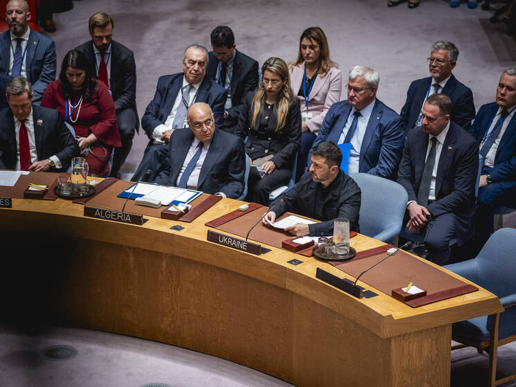 Лавров ответил на предложение Киева и НАТО "заморозить" СВО по линии фронта