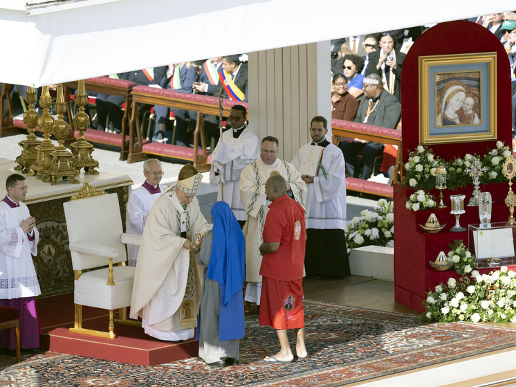 Католическая церковь впервые причислила к лику святых отстаивавшего моногамность папуаса