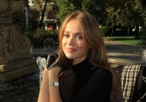 Выступавшая в танцах на льду Ева Куць показала наряд, в котором покрасовалась на недавнем ужине. 24-летняя спортсменка, перешедшая на тренерскую работу, предпочитает мини даже в холодную погоду.