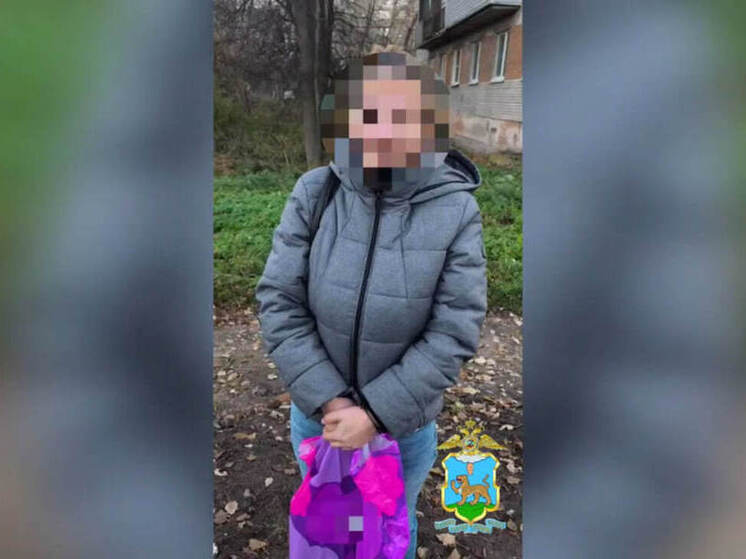 Петербурженку поймали на попытке украсть золотые слитки у пенсионера