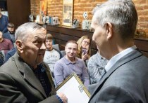 На 87-м году жизни скончался старейший байкер Красноярского края Александр Менчинский - человек, ставший легендой сибирского мотодвижения
