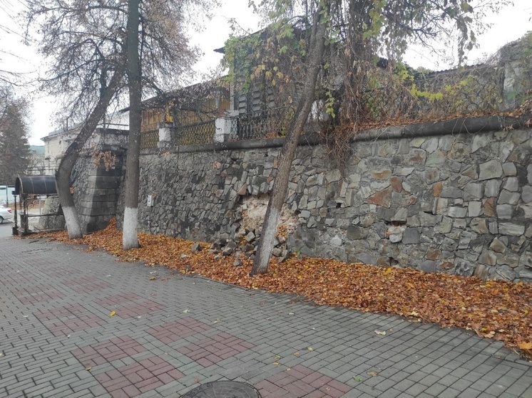 В Пензе проверяют разрушение подпорной стены исторического памятника