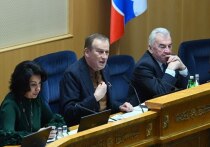 В Доме правительства губернатор Александр Дрозденко сегодя встречался с депутатами Законодательного собрания Ленобласти. Они обсудили самые актуальные проблемы региона, сообщил «Онлайн 47» со ссылкой на телеграм-канал администрации Ленобласти.