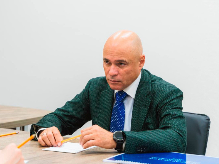 Липецкий губернатор поздравил легенду русского кино с праздником