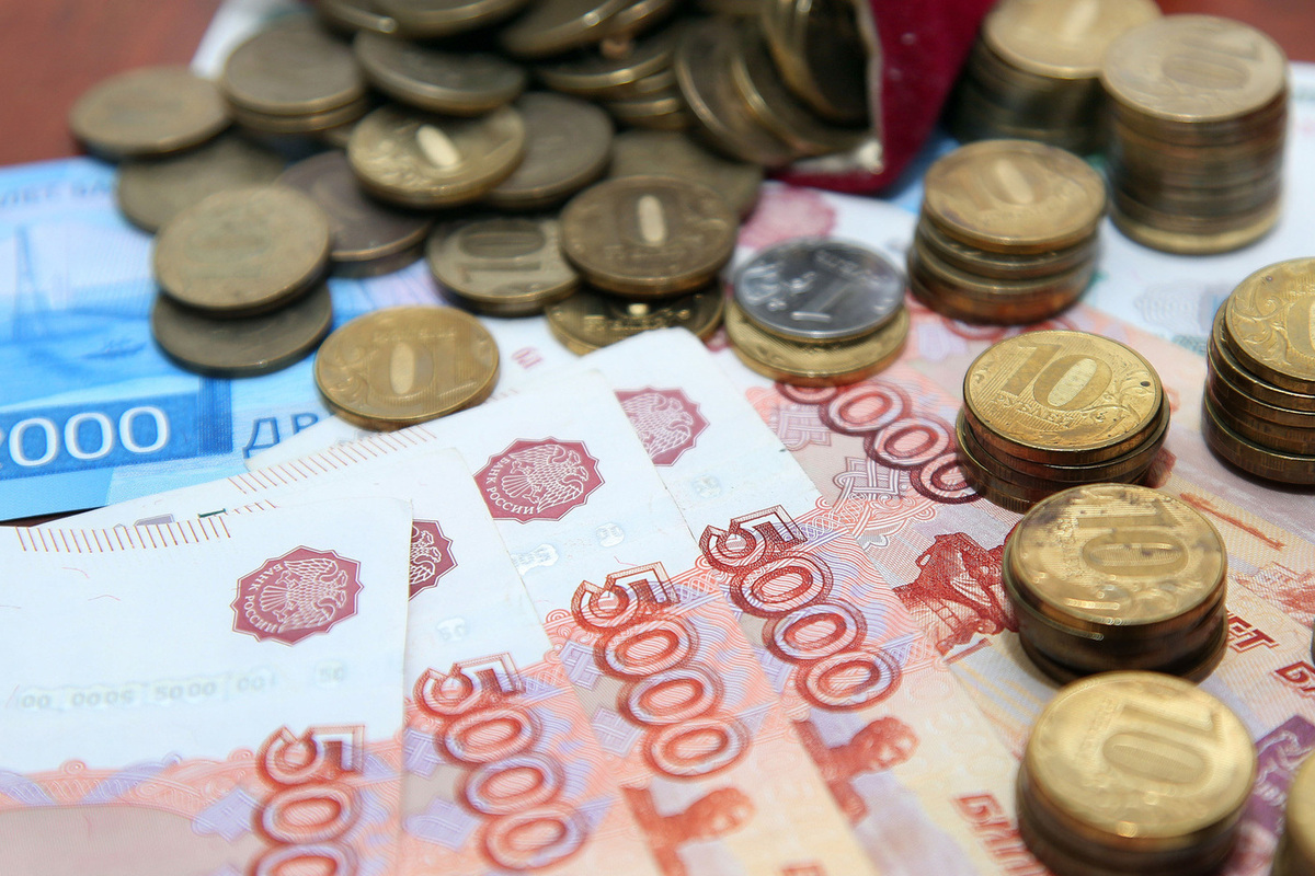 Патриотизм на деле: более двух третей граждан готовы экономить ради защиты страны