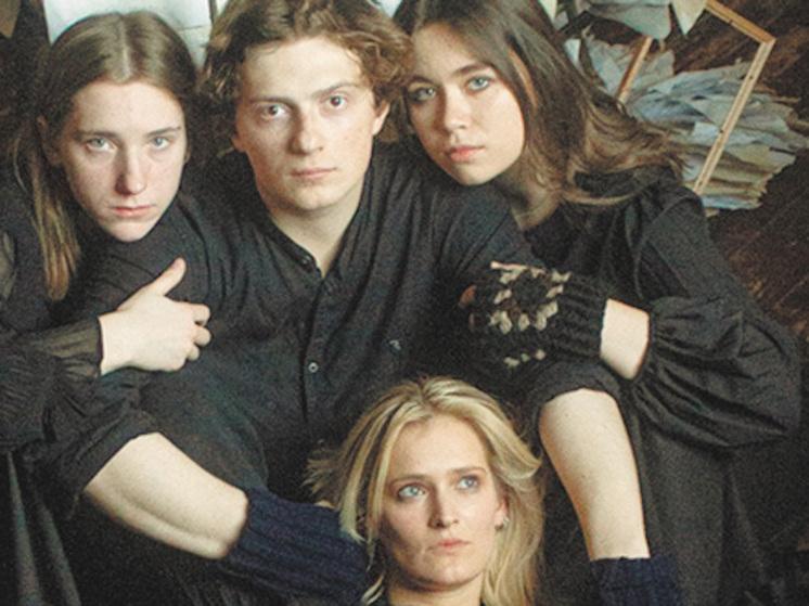 «Бонд с кнопкой» выпустили альбом с новыми, но уже знакомыми песнями