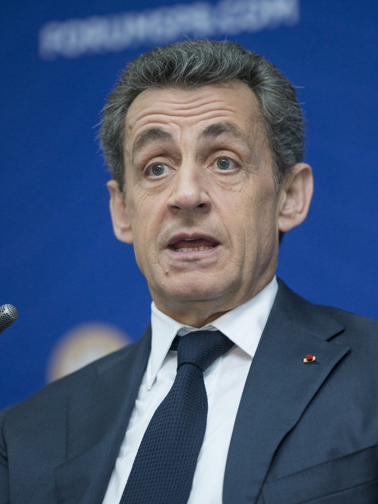 Саркози начал писать книгу в тюремной камере площадью 9 кв.м.