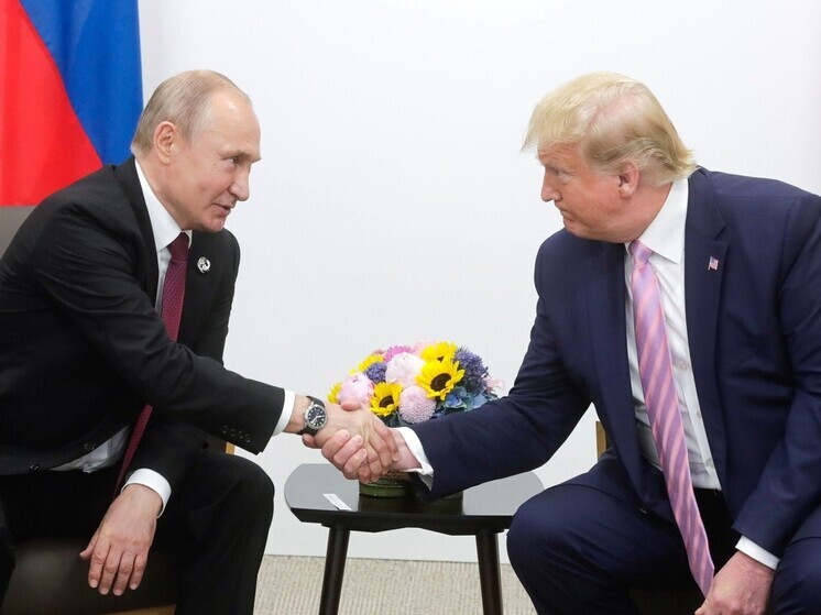 Президент США Дональд Трамп сообщил, что в ближайшие двое суток объявит о дальнейших шагах администрации по поводу возможной встречи с президентом России Владимиром Путиным