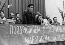 История о фронтовике, который не боялся спорить с системой, подарил нам театры, стадионы и душу современной Бурятии
В 2025 году исполняется 100 лет со дня рождения Семена Васильевича Ангапова — одного из видных государственных деятелей Бурятии