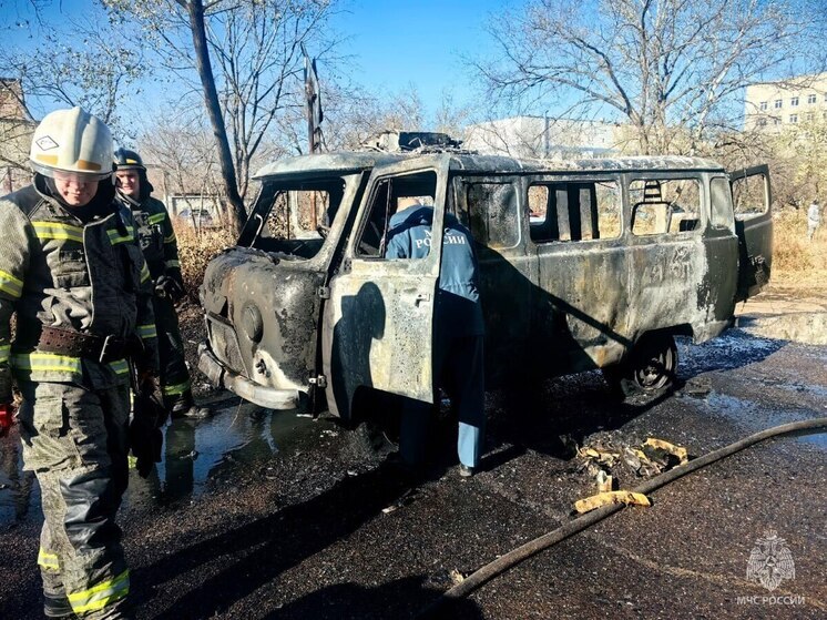 Скорая с трупом сгорела недалеко от морга в Краснокаменске