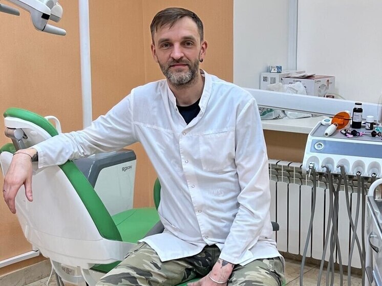 «Суровые мужчины боятся стоматологов»: врач из Новосибирска рассказал о работе в зоне СВО