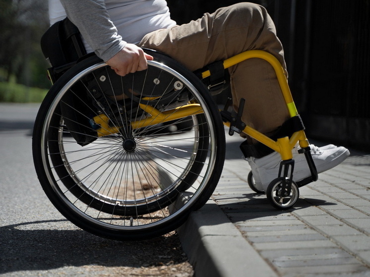 После иска прокуратуры у здания сернурской администрации появился пандус