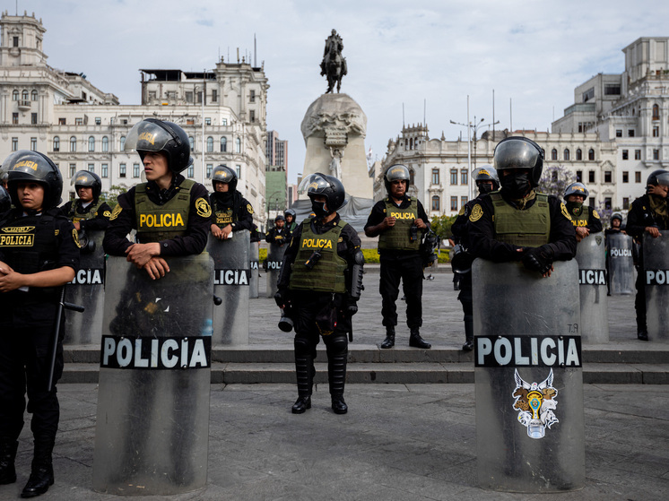 В охваченном антиправительственными протестами Перу введено чрезвычайное положение