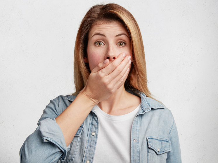 Неприятный запах изо рта может сигналить о раке — что говорят ученые