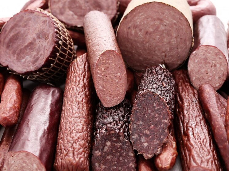 «Мясной клей» в продуктах: биолог предупредила о рисках для здоровья