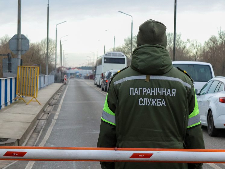 Белорусские пограничники нашли на границе с Латвией побитых беженцев, один из которых погиб