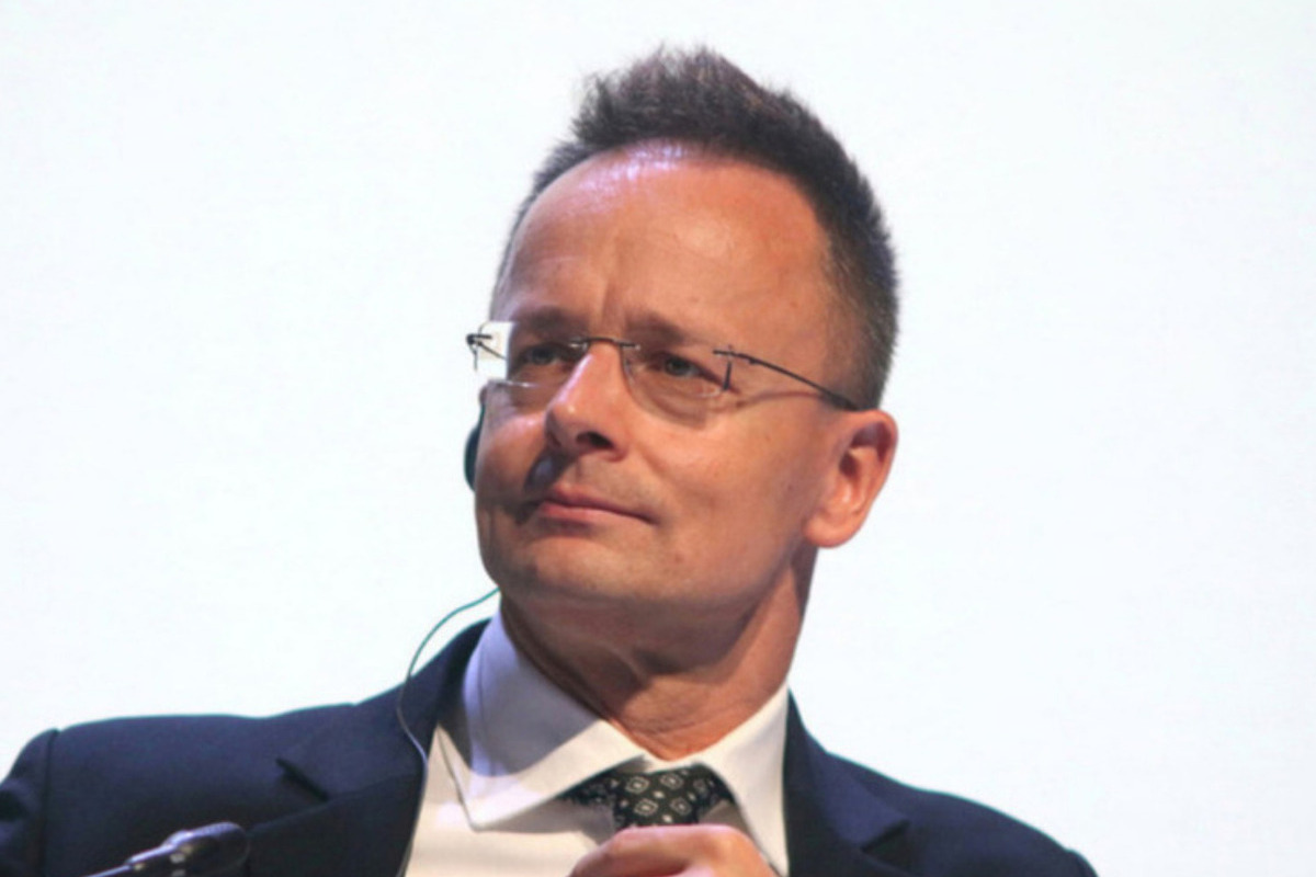 Сийярто высмеял отказ Польши гарантировать свободный пролет Путина