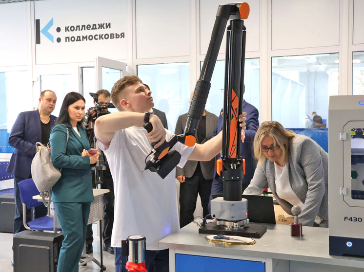 Современные 3D-принтеры, программируемые станки и роботы-­манипуляторы — в Серпухове состоялось торжественное открытие уникальной мастерской роботизированной техники на базе Губернского колледжа
