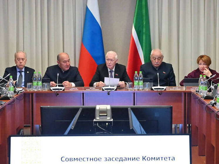Проект бюджета Татарстана на 2026 год, предусматривающий доходы в размере около 498 млрд рублей и расходы свыше 512 млрд, представлен к первому чтению в Госсовете республики