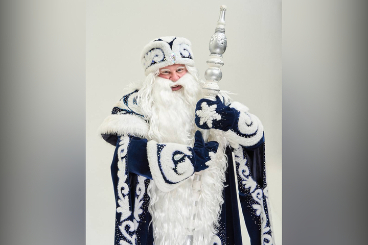 Il Ded Moroz di Carelia si prepara a incontrare il Russian Ded Moroz a Velikij Ustjug per le competizioni dei capi di stato del Nuovo Anno