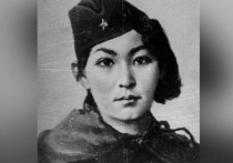 25 октября, в нынешний год 80-летия Великой Победы, исполнится 100 лет со дня рождения легендарной советской девушки-снайпера Алии Молдагуловой