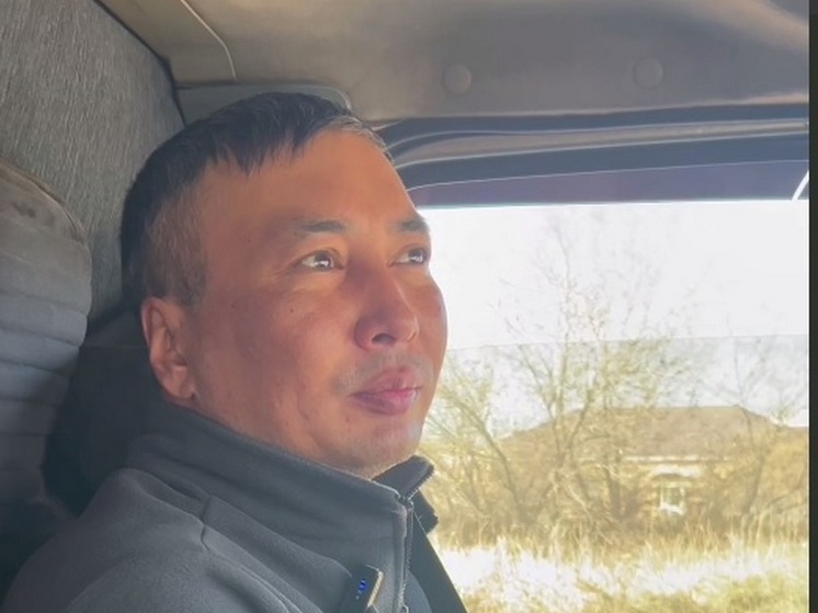 В Улан-Удэ водитель маршрутки бесплатно возит детей, которые хорошо учатся