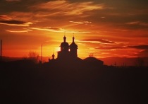 По народному календарю 23 октября 2025 года отмечается день Евлампия Зимоуказателя. Православная церковь в эту дату вспоминает двух святых — брата и сестру Евлампия и Евлампию, живших во времена императора Максимилиана, известного как гонитель христиан.