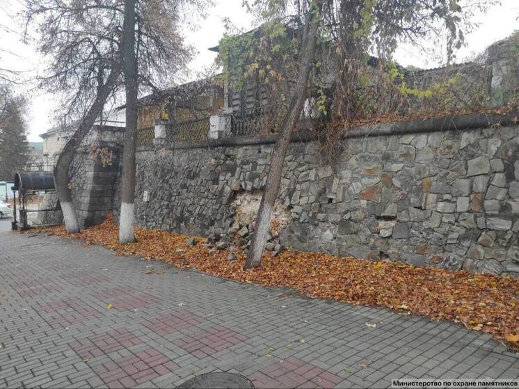 В центре Пензы частично обрушилась подпорная стенка памятника архитектуры
