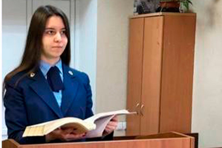 Брянца за удар сотрудника полиции наказали принудительными работами