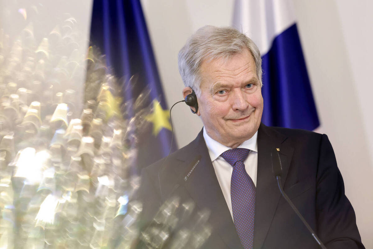 Презенты с намёком: экс-президент Финляндии Ниинистё пытается разгадать смысл подарков Путина