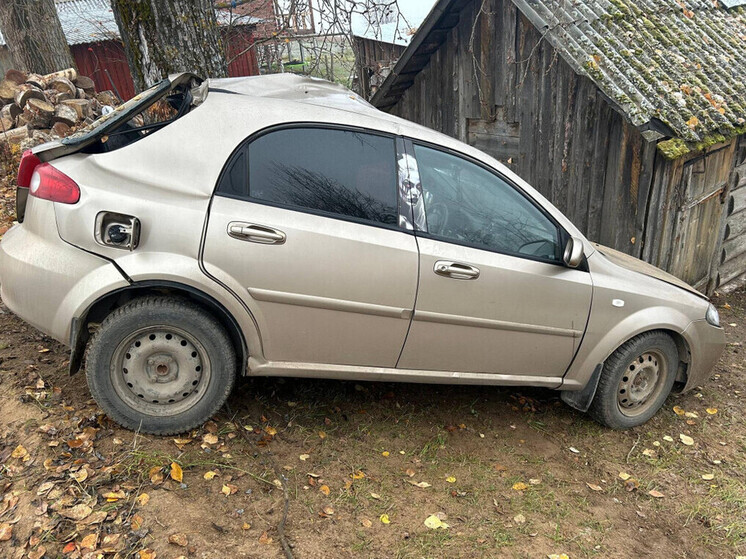 Автоледи в Великоустюгском округе съехала в кювет и врезалась в дерево