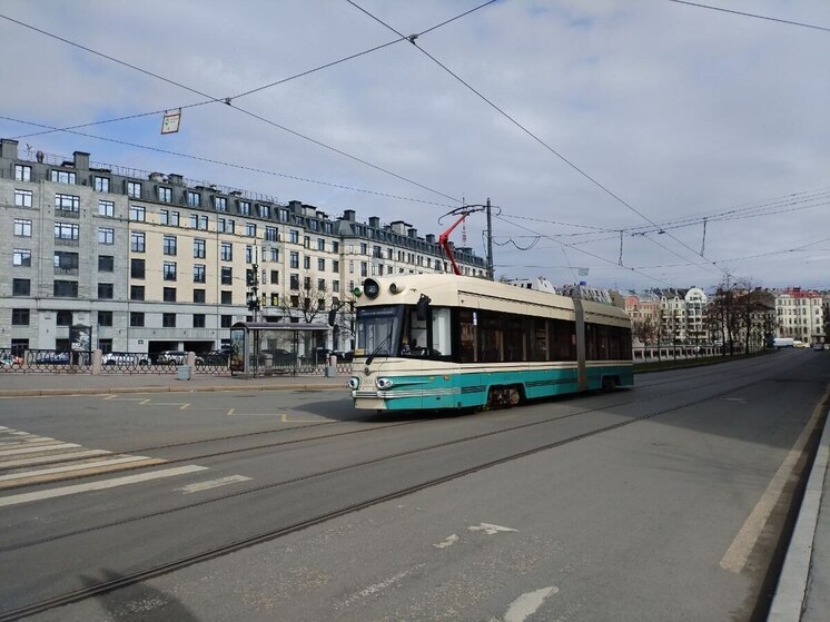 Петербурженка попала под колеса при выходе из трамвая
