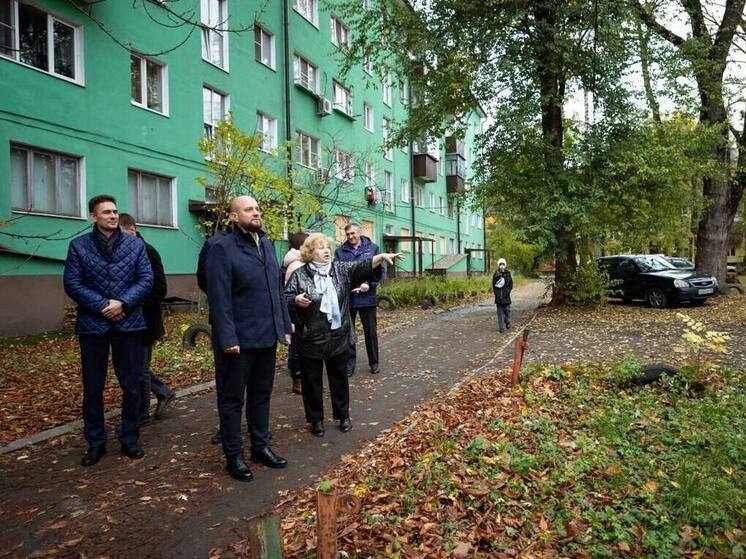 Мэр Курска Евгений Маслов совершил очередной выезд на проблемные объекты после обращений, прозвучавших накануне во время прямого телеэфира губернатора Александра Хинштейна