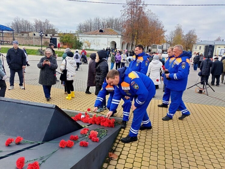 Спасатели Новой Ладоги приняли участие в памятной акции