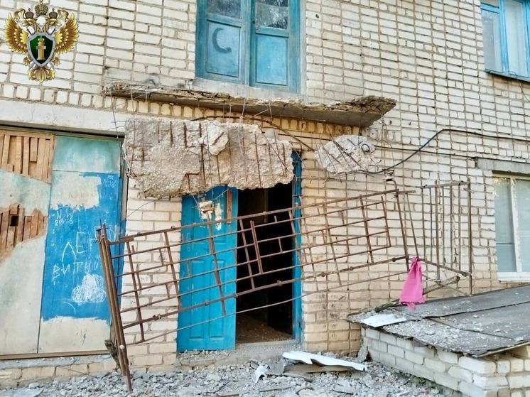 Трое детей пострадали в Элисте при обрушении балкона