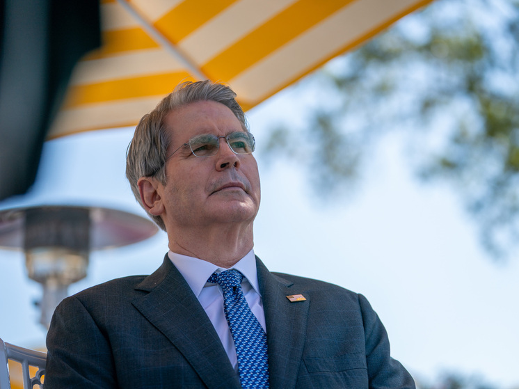 Бессент рассказал о новых санкциях против России, назвав их самыми крупными