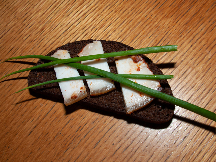 Диетолог Зайцева: Сало помогает восполнить дефицит витамина D зимой