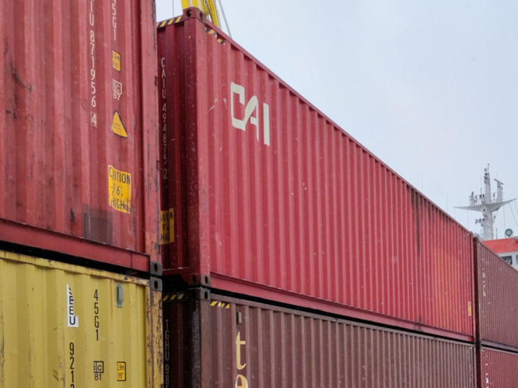 Главное судно продовольственной навигации доставило в регион продукты на зиму