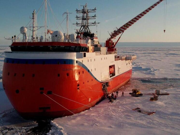 Арктическая экспедиция «Северный полюс-42» подошла к макушке Земли