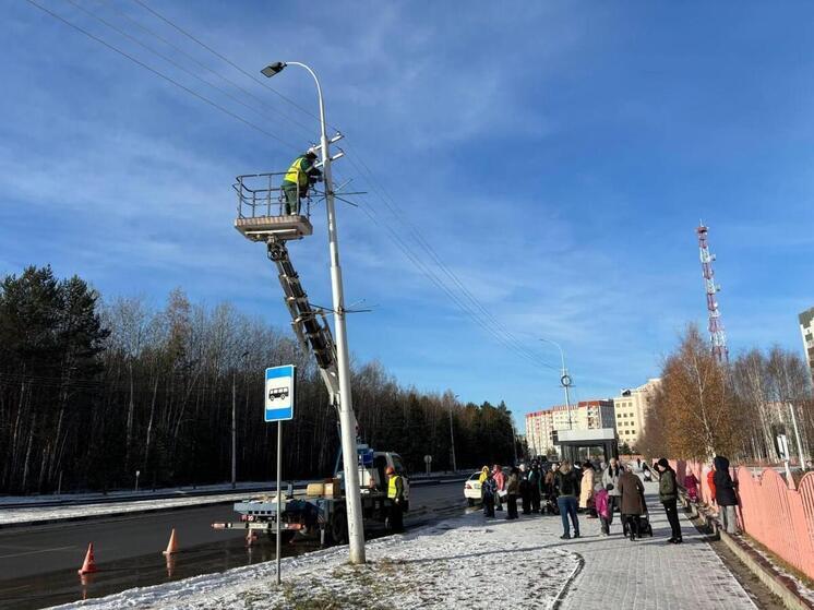В Сургуте завершают электрификацию теплых остановок