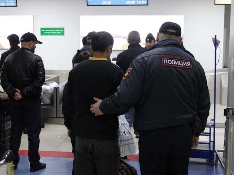 Приморская полиция выслала за пределы России иностранцев, отбывших сроки