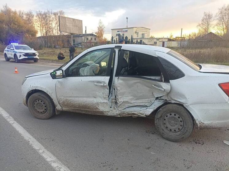 Два человека пострадали в ДТП с участием Skoda и Lada в Спасском районе