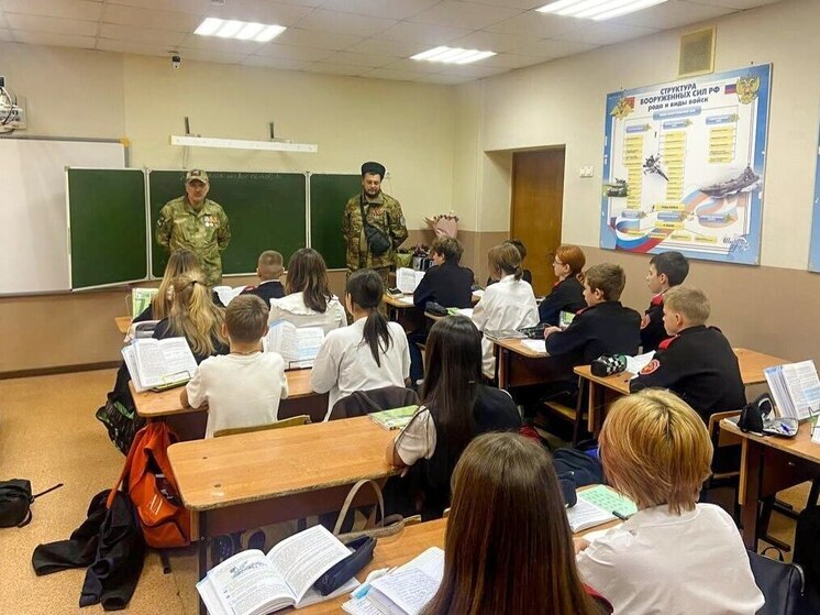 Ученики сочинской школы встретились с героями СВО